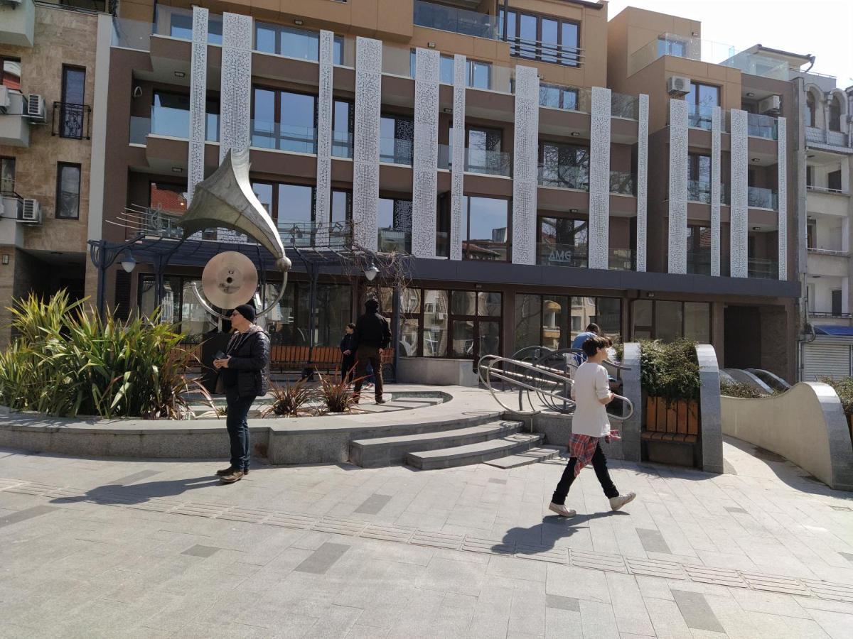 Top Center Apartment Gramophone With Private Parking Burgas Екстер'єр фото