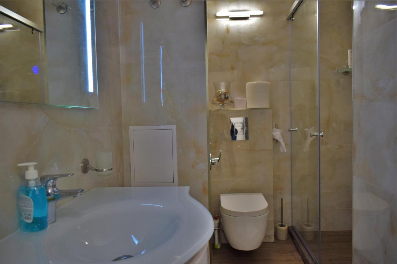Top Center Apartment Gramophone With Private Parking Burgas Екстер'єр фото