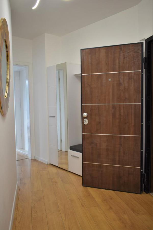 Top Center Apartment Gramophone With Private Parking Burgas Екстер'єр фото