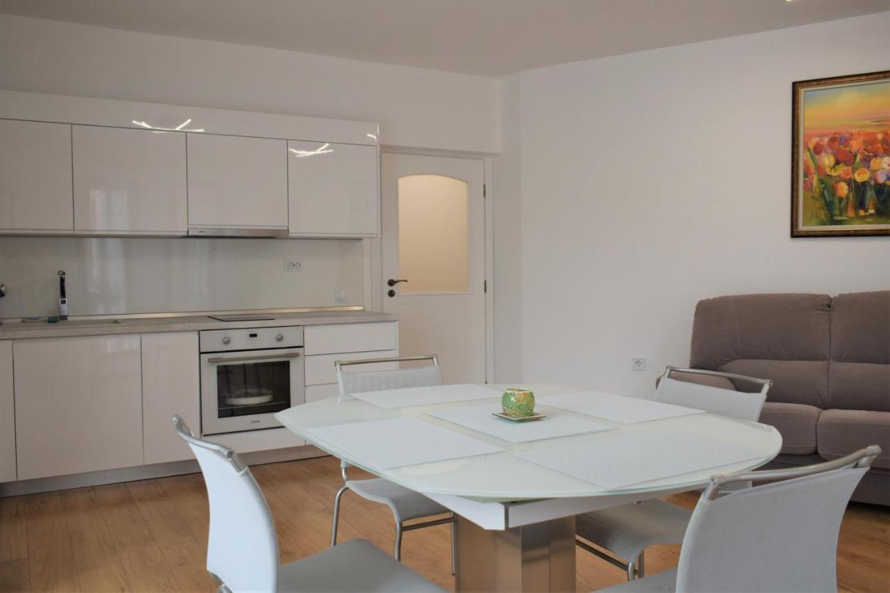 Top Center Apartment Gramophone With Private Parking Burgas Екстер'єр фото