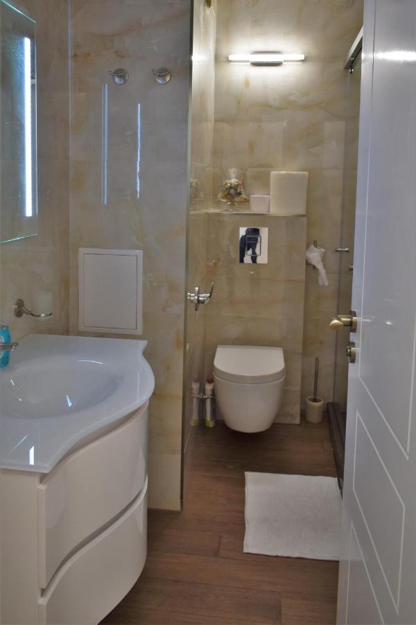 Top Center Apartment Gramophone With Private Parking Burgas Екстер'єр фото